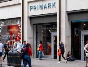 Primark的顾客表示，14英镑的“时髦”手袋与1.4万英镑的Goyard版“非常相似”